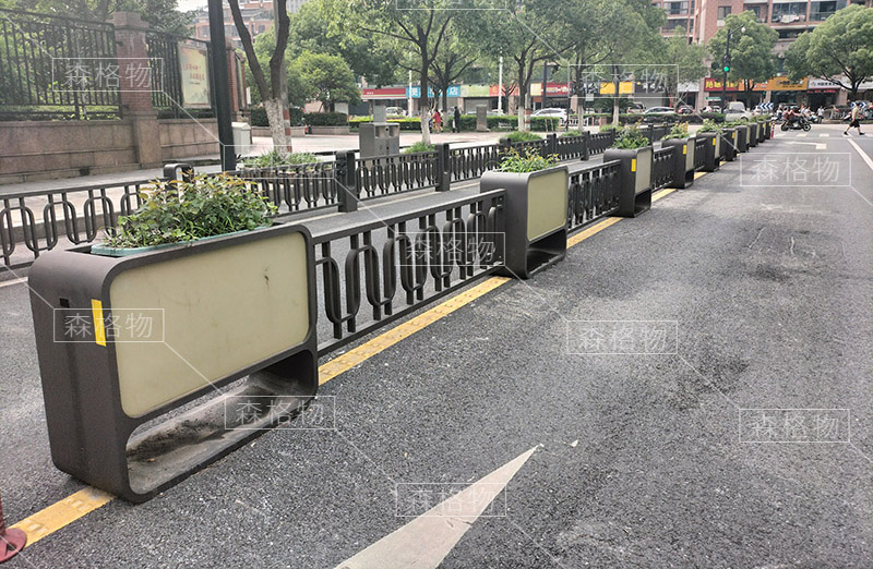浙江余杭3.5公里花箱護(hù)欄案例
