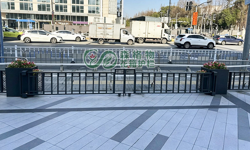 上海閔行廣場可移動伸縮花箱護欄應用案例