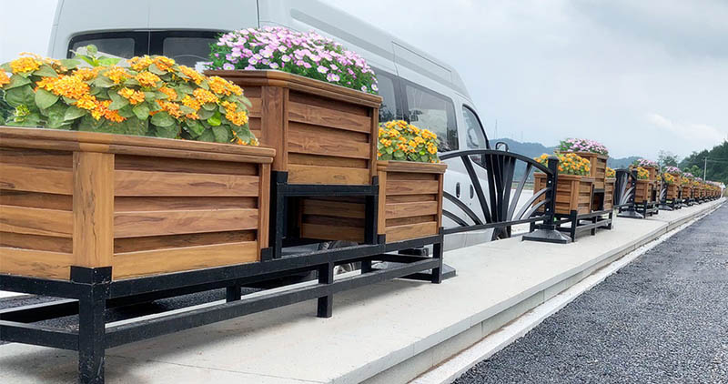 新型護欄花箱隔離帶是什么交通安全設施？