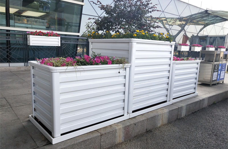 實(shí)木花箱好還是鋁合金花箱好？
