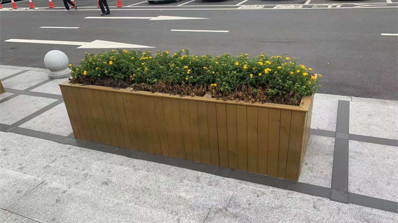 防腐木花箱用什么土適合植物生長？