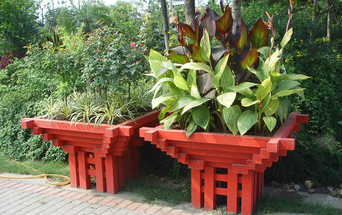 防腐木花箱的養護知識