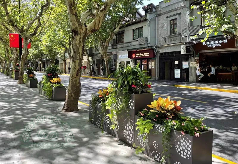 購買花箱數(shù)量大的話建議找花箱廠家定做定制