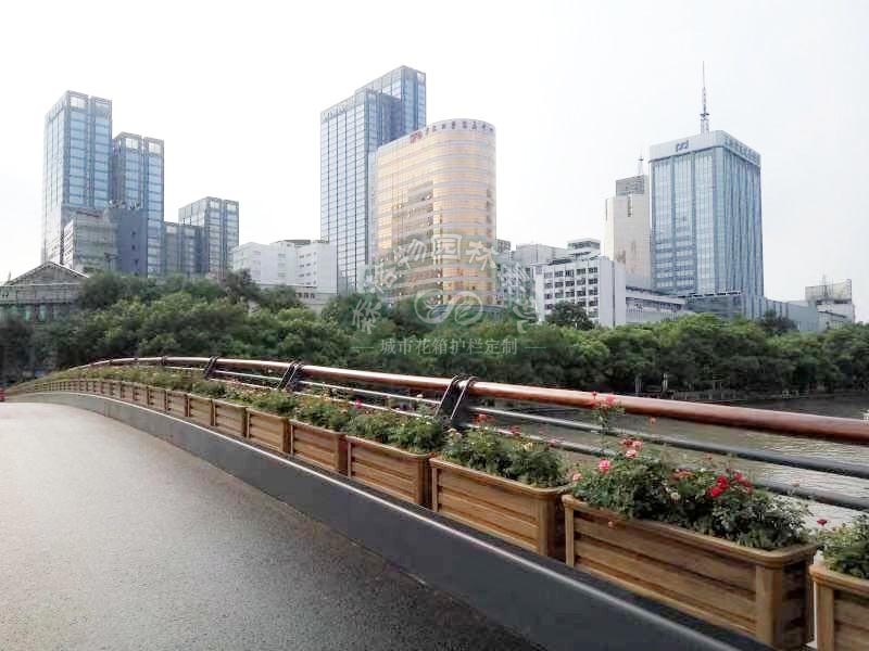 鋁合金花箱廠家告訴你鋁合金花箱尺寸一般是多少呢？