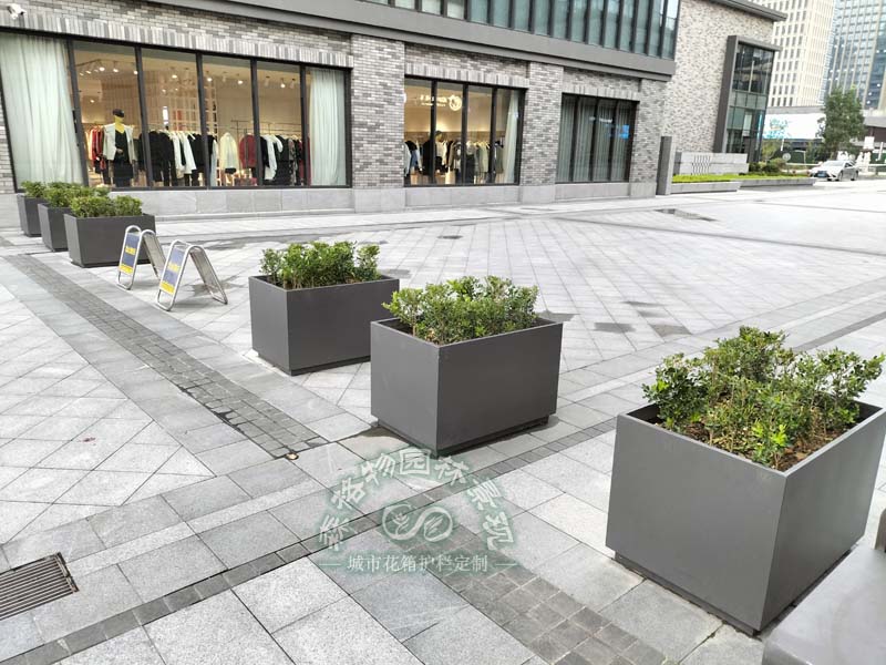 不銹鋼花箱怎么考慮排水？