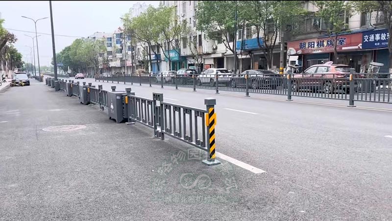 設(shè)計道路花箱護(hù)欄的要考慮哪些元素