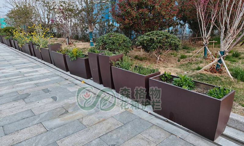 高速服務區不銹鋼組合花箱 - 森格物園林景觀 | 市政景觀解決方案服務商