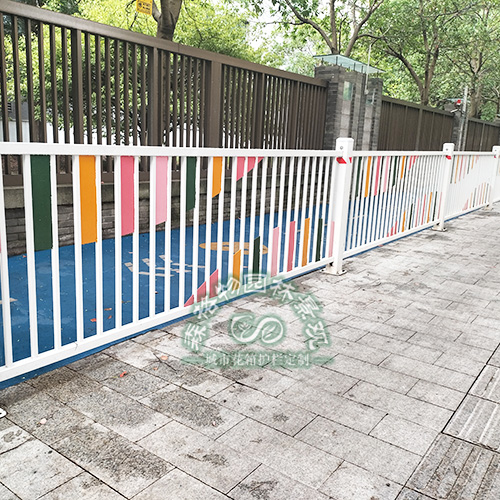 學校彩色金屬隔離安全護欄
