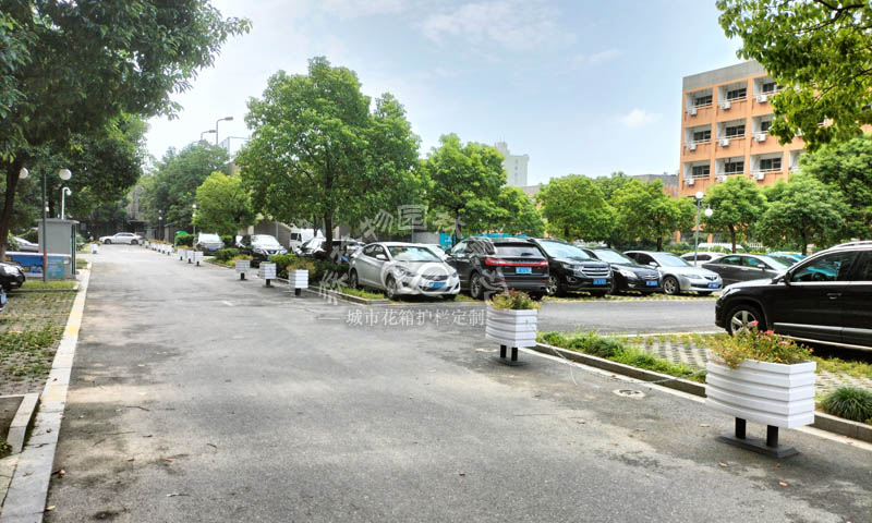 嘉興老舊小區道路花箱機非隔離案例