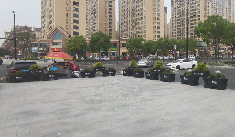 嘉興小區(qū)入口不銹鋼花箱案例