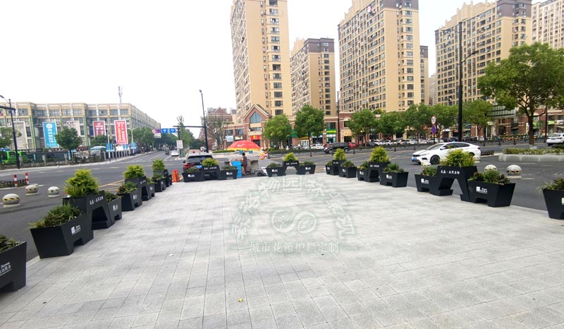 嘉興小區(qū)入口不銹鋼花箱案例