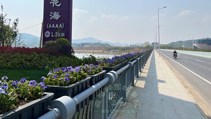 懸掛式橋梁鋁合金花箱