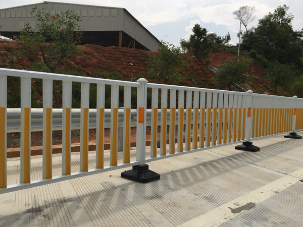 如何維護保養道路護欄