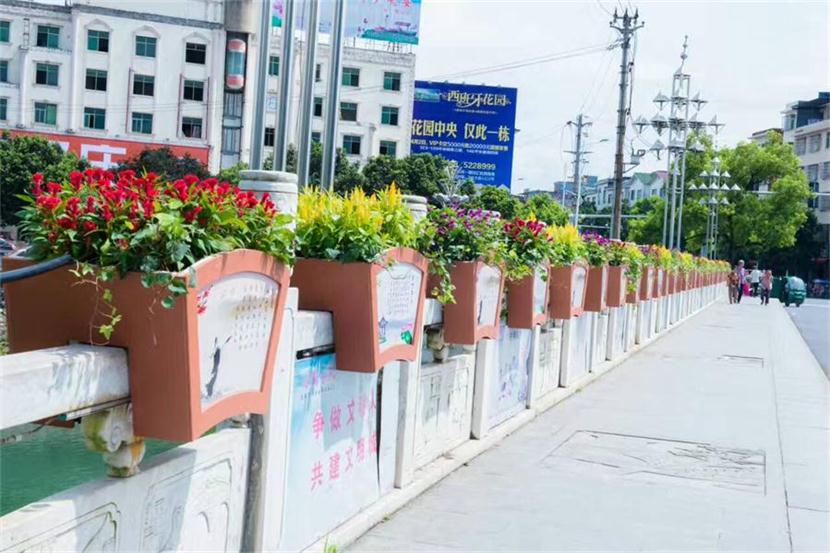 道路護欄與花箱怎么組合合適