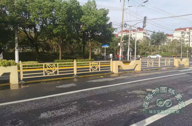 戶外道路花箱護欄用什么材質(zhì)好？