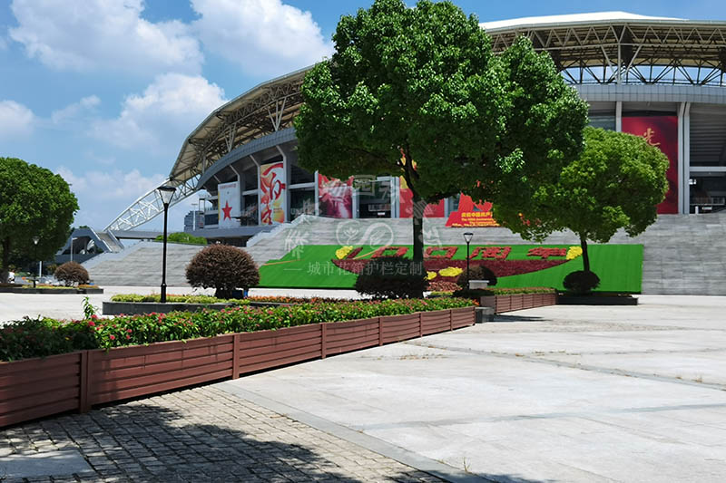 道路上的隔離花箱護欄有哪些款式？