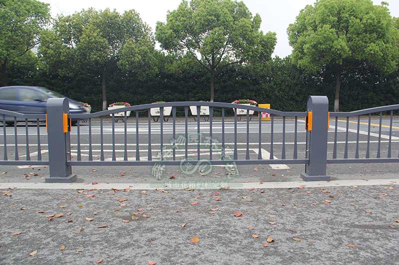 人行道綠化護(hù)欄有哪些材質(zhì)