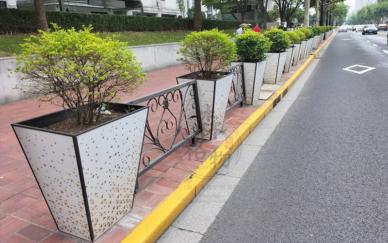 不銹鋼景觀花箱護欄的特點