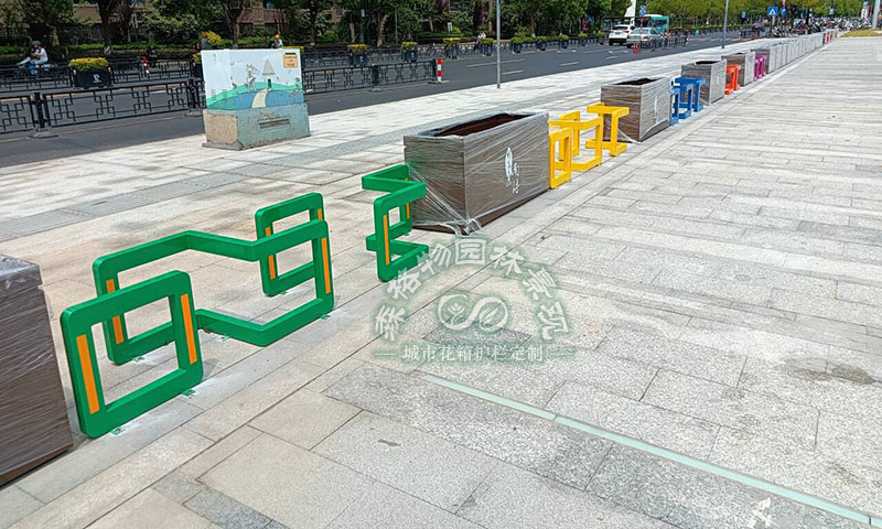 什么是彩色車擋護欄