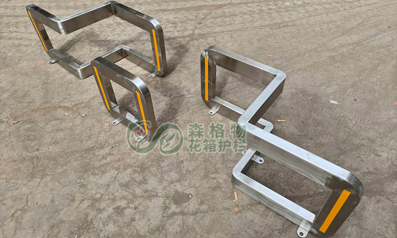 304不銹鋼車(chē)擋護(hù)欄：市政道路與園區(qū)安全防護(hù)的優(yōu)選方案