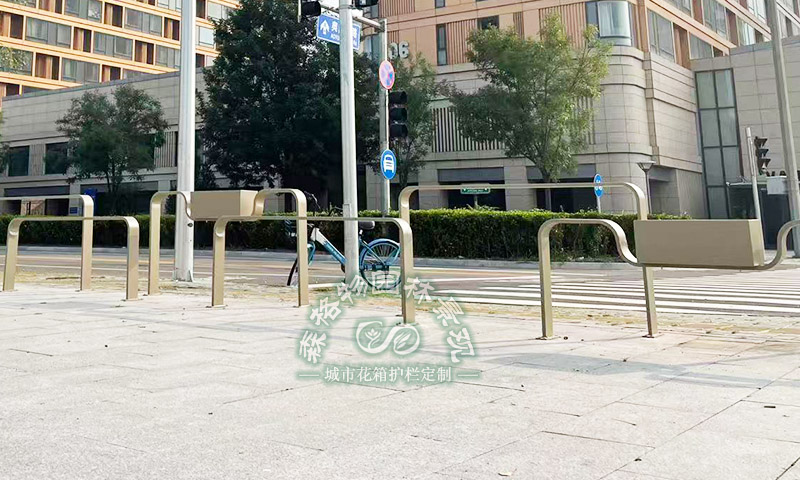 商業(yè)街人車(chē)分流護(hù)欄款式有哪些？