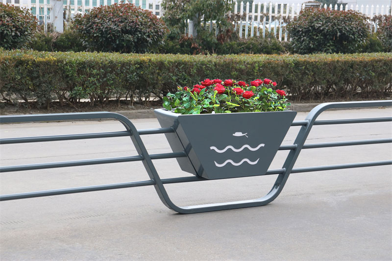 你對(duì)戶外鐵藝成品花箱了解多少? 你對(duì)戶外鐵藝成品花箱了解多少?