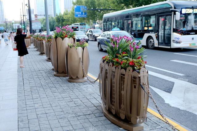 藝術雕刻不銹鋼花箱有哪些突出優勢? 藝術雕刻不銹鋼花箱有哪些突出優勢?