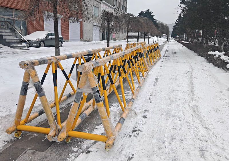 拒馬護(hù)欄快速設(shè)置隔離帶,保障群眾安全 拒馬護(hù)欄快速設(shè)置隔離帶,保障群眾安全