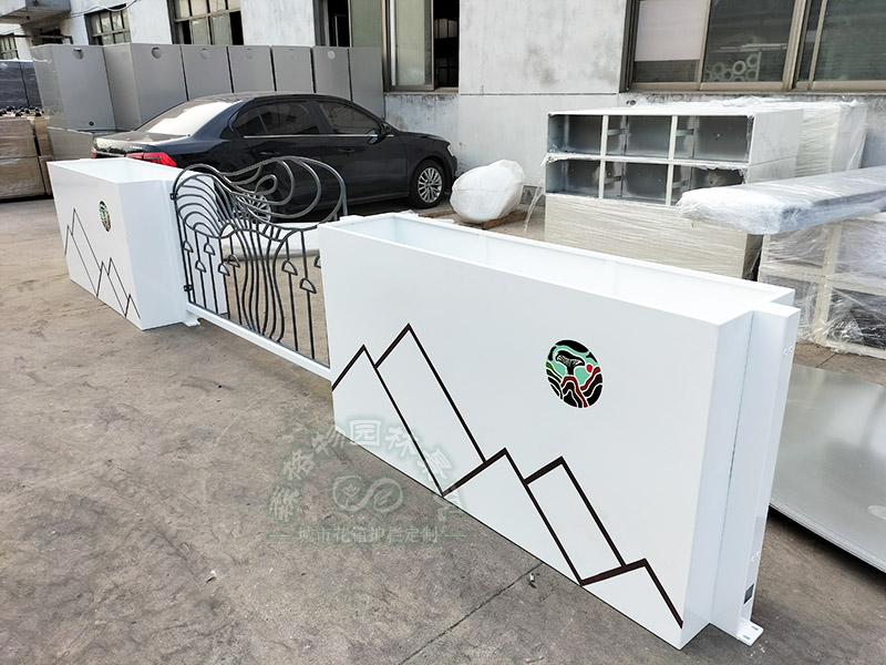 一座城一道風景,打造具有當地文化特色的市政道路花箱護欄 一座城一道風景,打造具有當地文化特色的市政道路花箱護欄