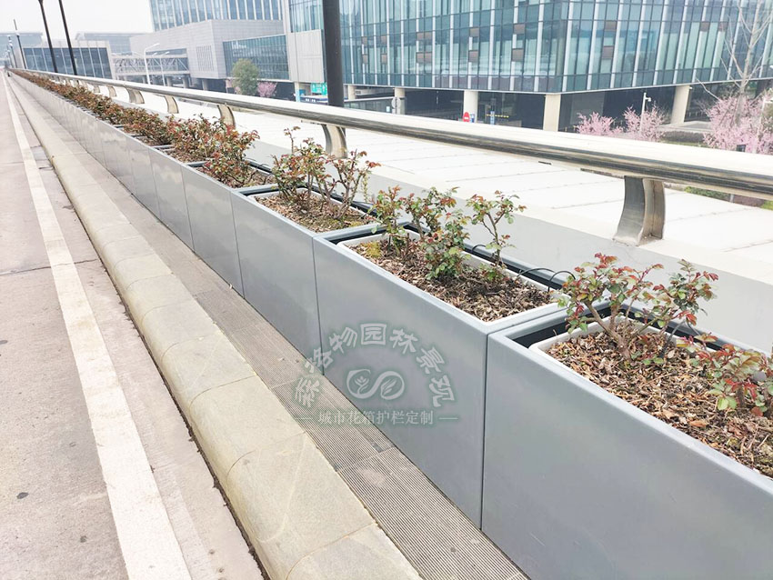 什么是高架橋橋梁花槽花箱 什么是高架橋橋梁花槽花箱